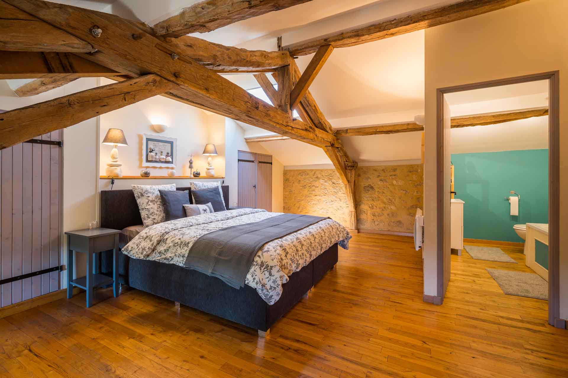 Suite Sauternes — chambre Château Puygrenier