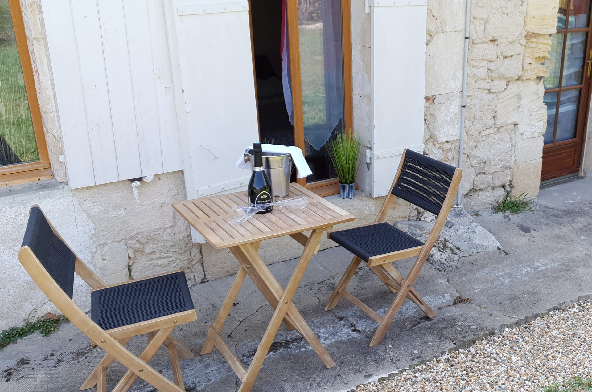 Double Suite St-Émilion — salon extérieur privatif