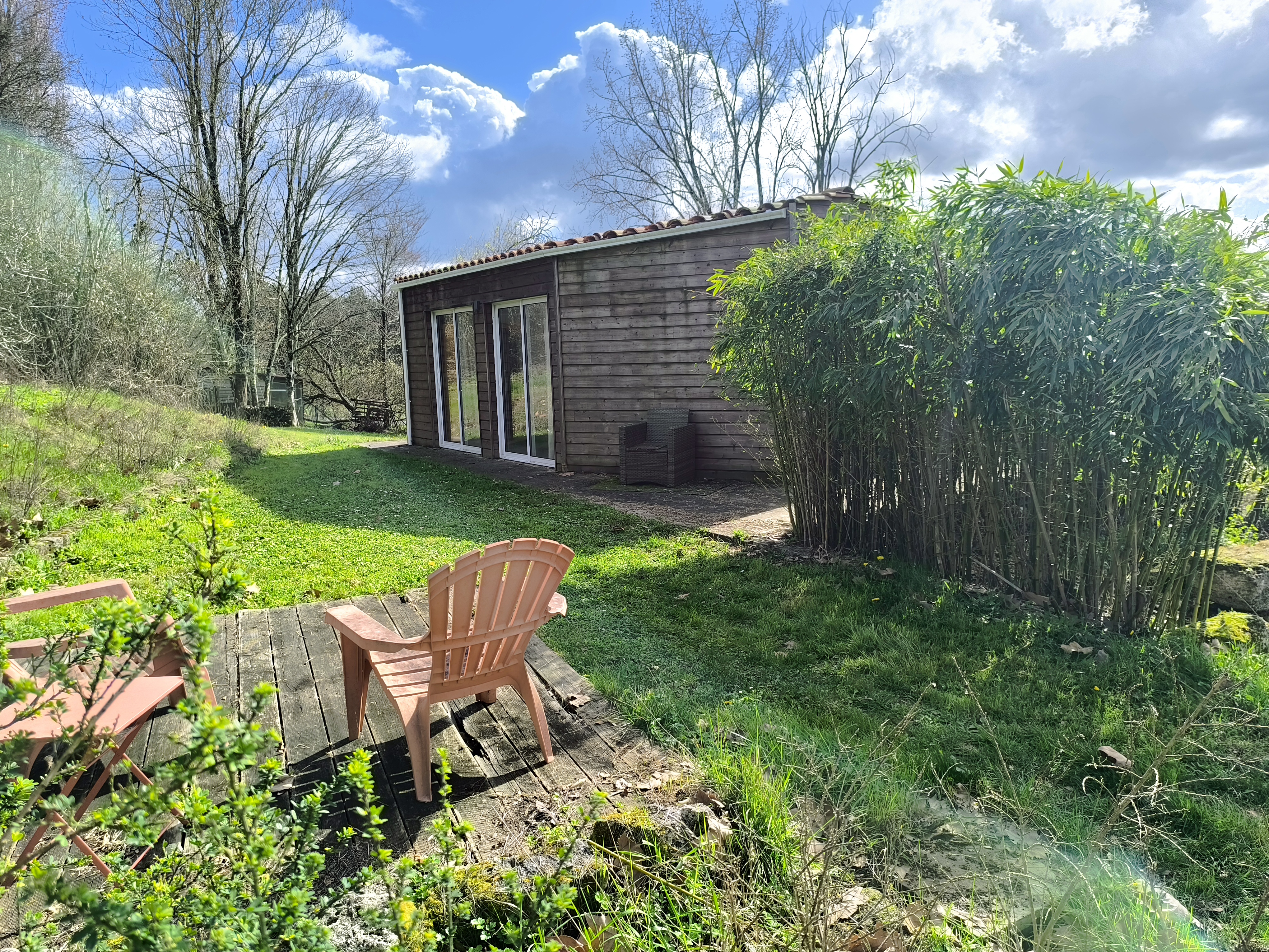 Spa vue panoramique sur le domaine — Château Puygrenier